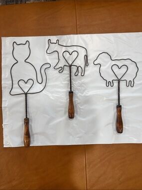 Vintage Lot of 3 Wire Rug Beaters Cat Cow Sheep Wood Handles Farmhouse Decor